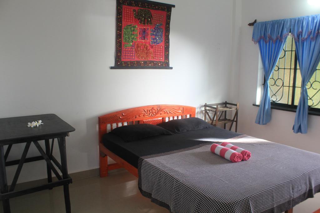 Cactus Guesthouse อารัมบล ภายนอก รูปภาพ