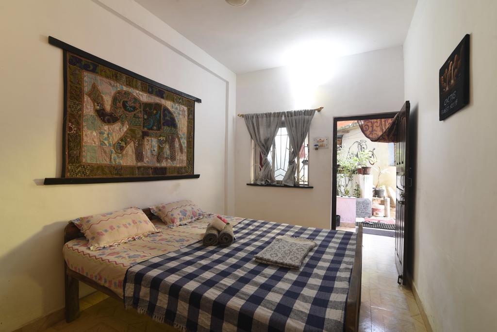Cactus Guesthouse อารัมบล ภายนอก รูปภาพ