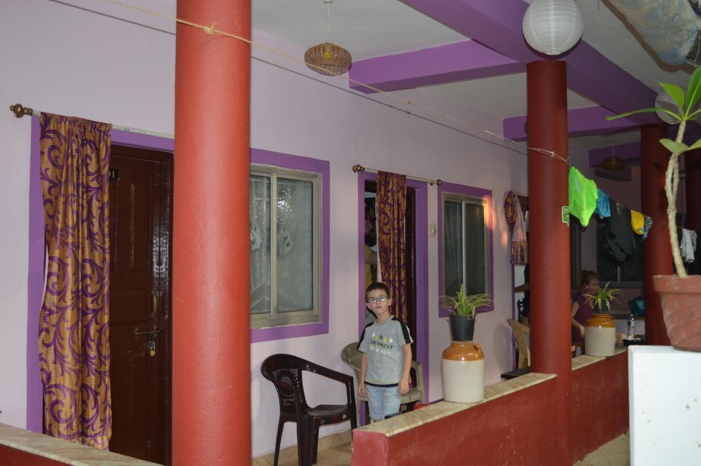 Cactus Guesthouse อารัมบล ภายนอก รูปภาพ