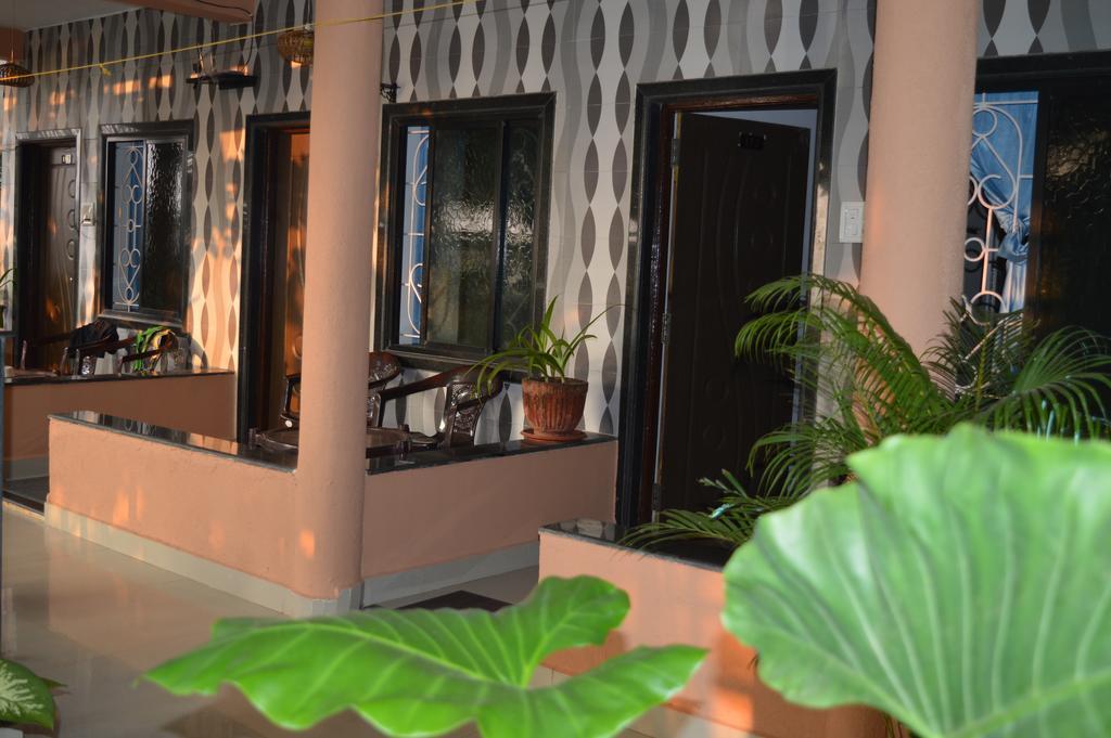 Cactus Guesthouse อารัมบล ภายนอก รูปภาพ